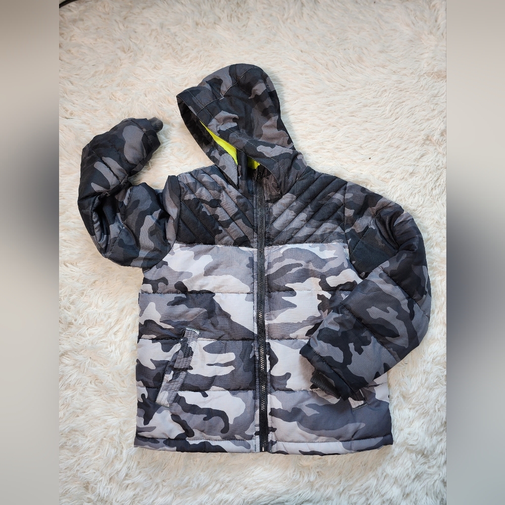 Kids Camouflage Hooded Cold Weather insulated jacket size M (8)